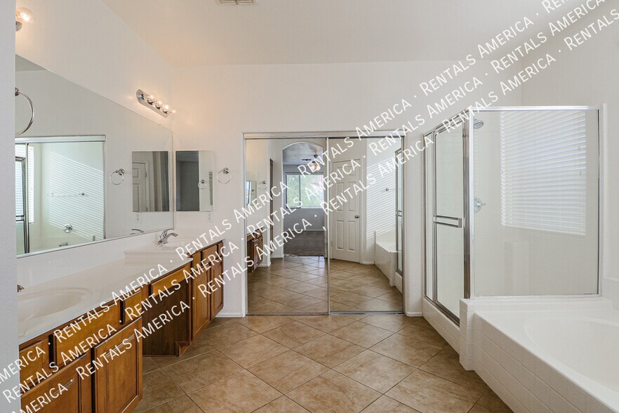 Building Photo - 14332 W Crocus Dr