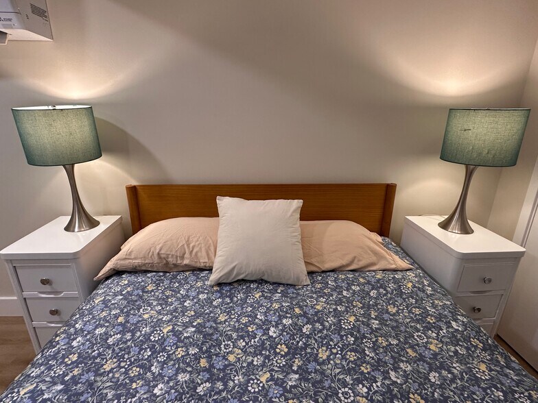 Building Photo - 2412 Columbia St SW