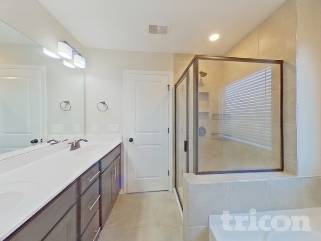 Building Photo - 715 Pollyanna Dr