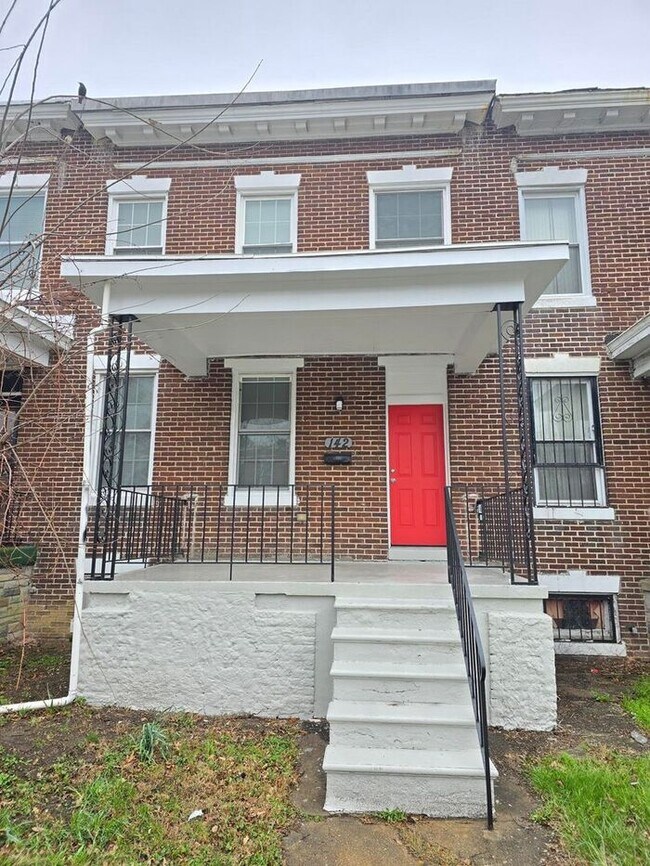 Primary Photo - 4 Bedroom Home