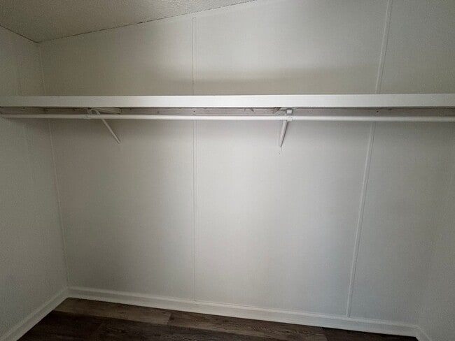 Building Photo - FOR RENT