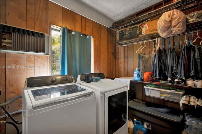 Building Photo - 3996 Estepona Ave