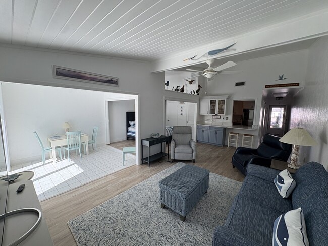 Building Photo - 907 Gibbs Rd