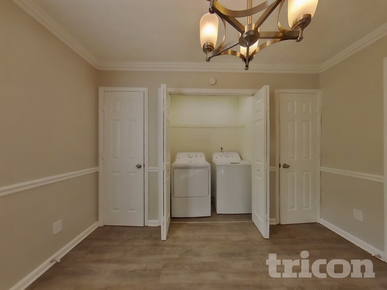 Building Photo - 34 Inverness Trce