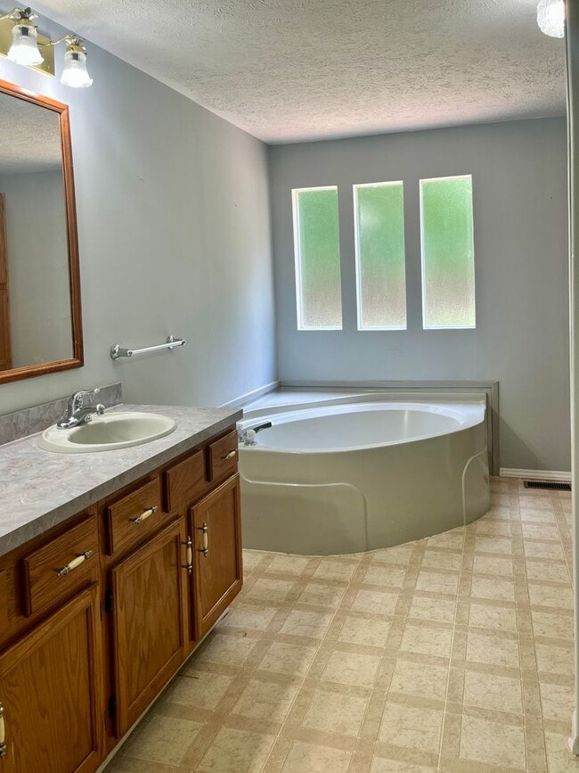 Building Photo - Spacious 3BR Home in Franklinton