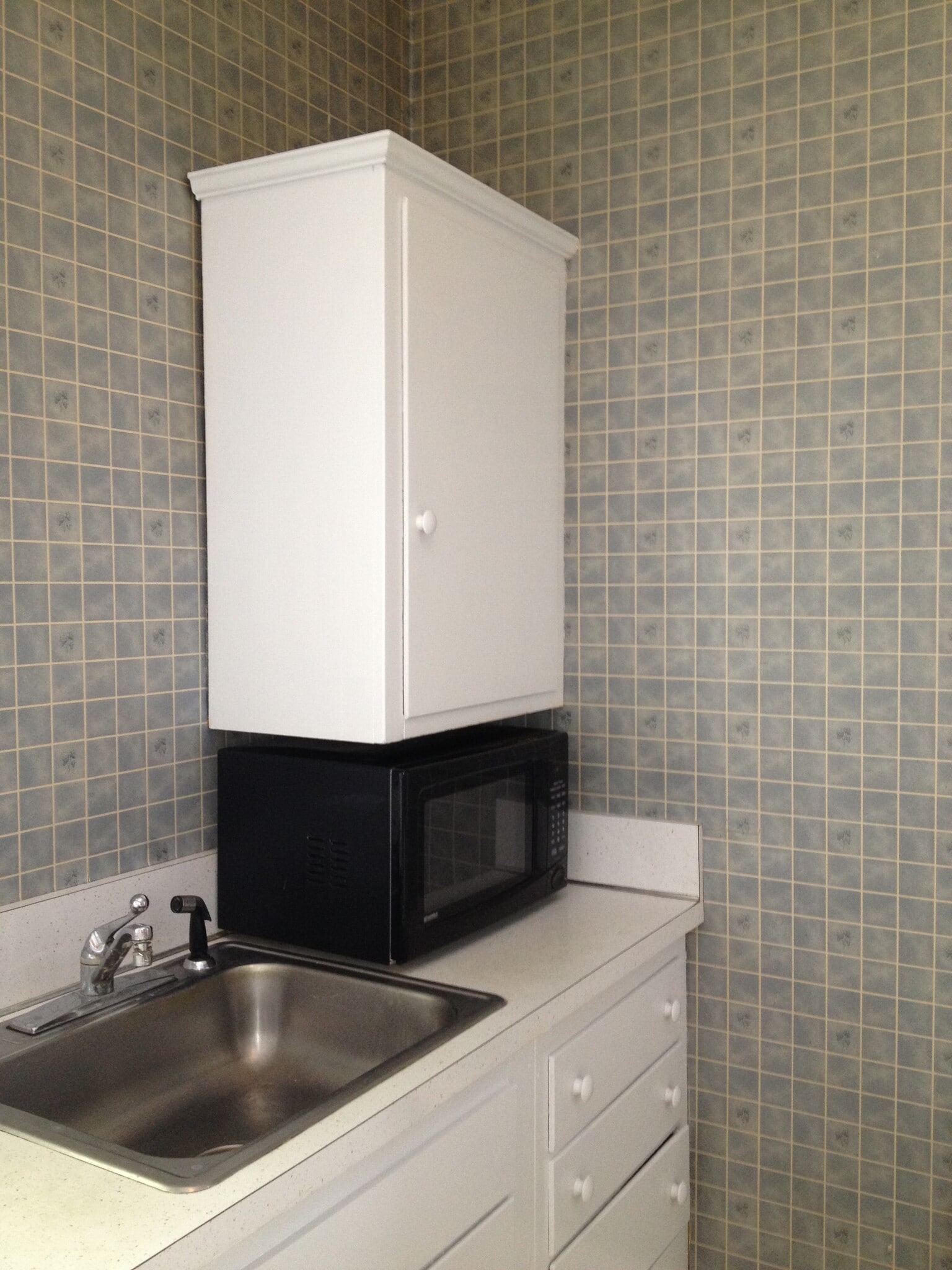 Kitchen Microwave - 8 Orchard St