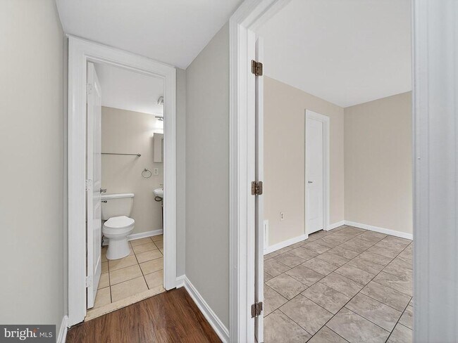 Building Photo - 3111 Naylor Rd SE