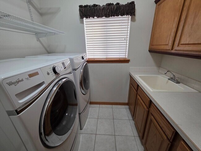 Building Photo - 3493 Hanstead St