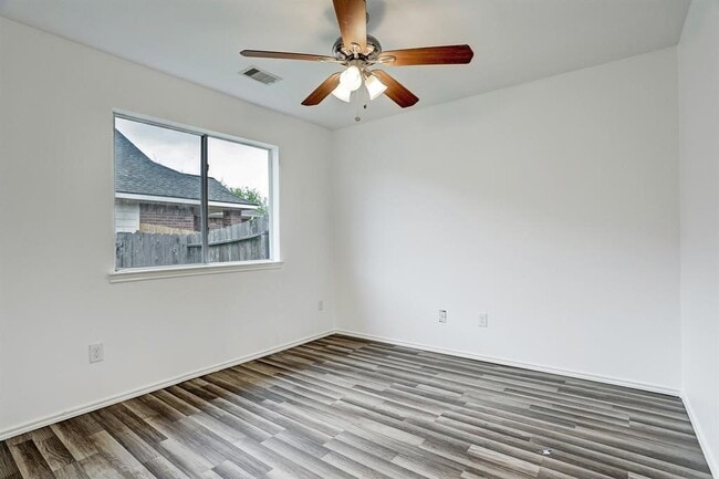 Building Photo - 11010 Clear Villa Ln