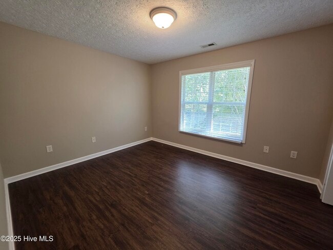 Building Photo - 345 Farina Dr