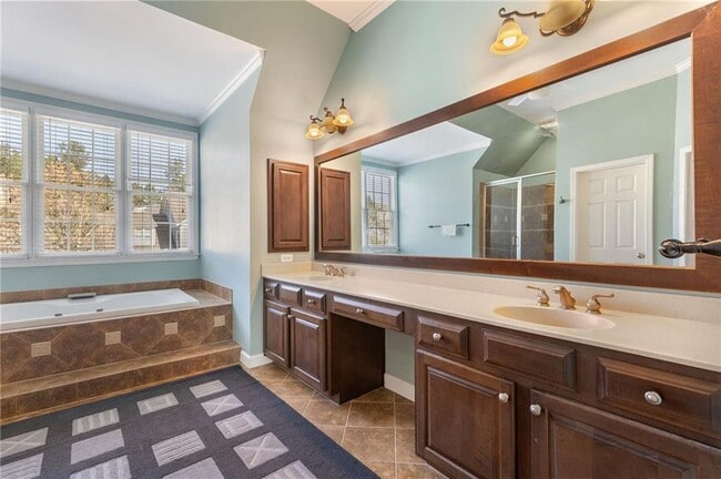 Building Photo - 1005 Regal Hills Ln