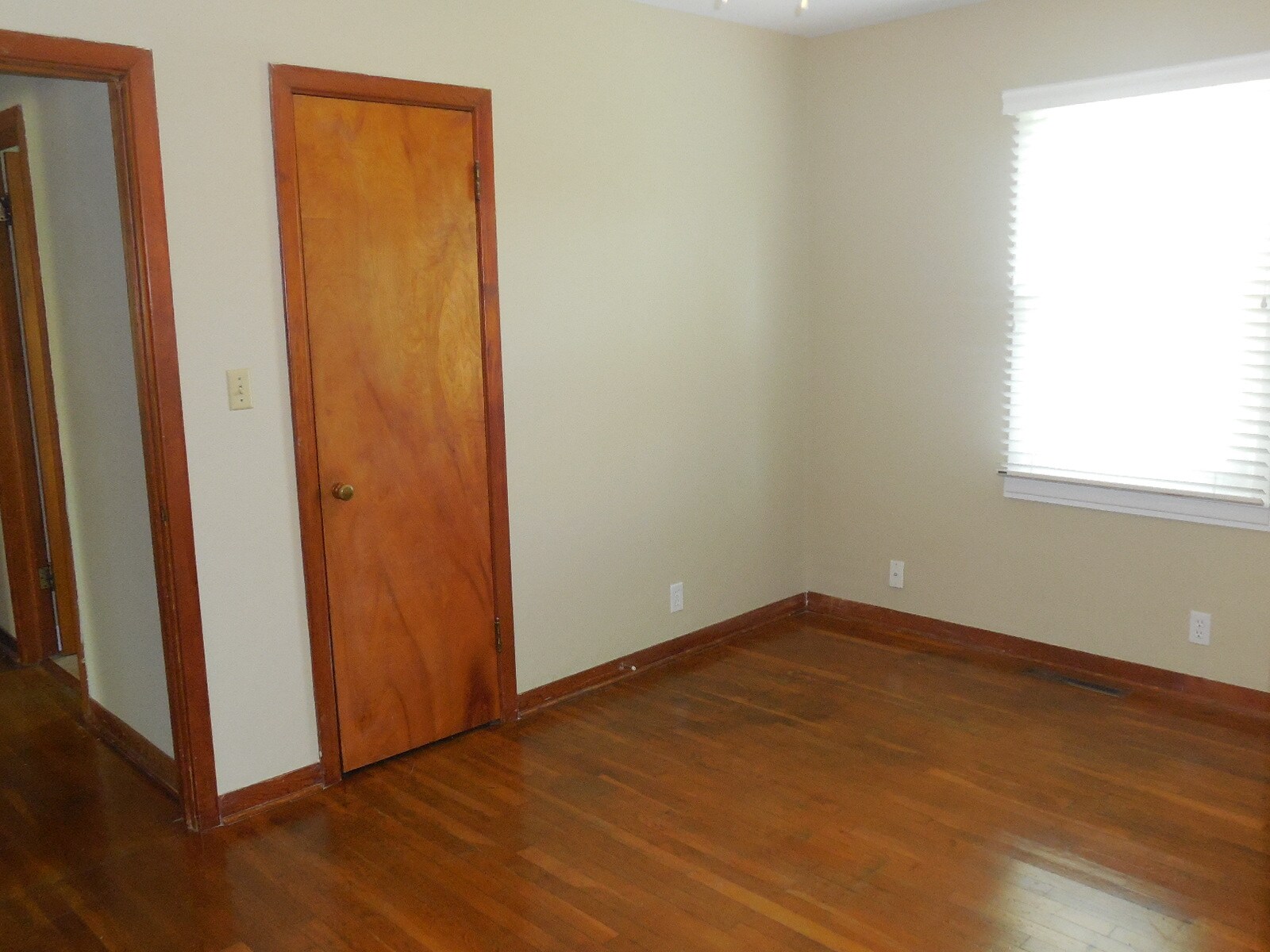 Building Photo - 2021 Stratford Rd