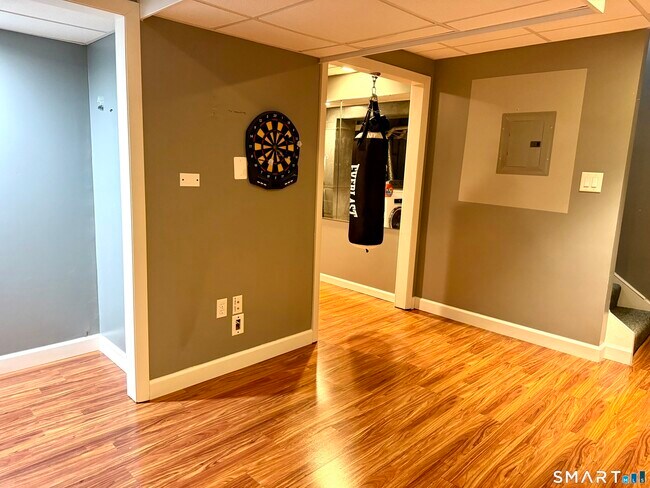 Building Photo - 9 Watch Hill Cir