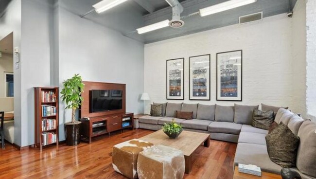 Building Photo - 1431 Pacific Hwy