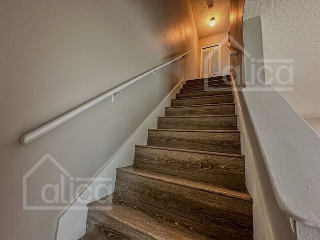 Building Photo - 3282 Oak Lake Pl