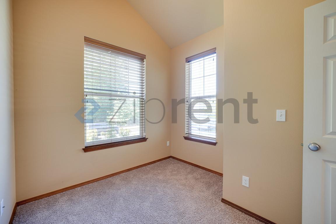 Building Photo - Unit