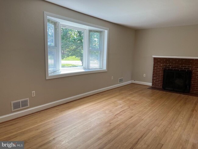Building Photo - 4616 Willow Run Dr