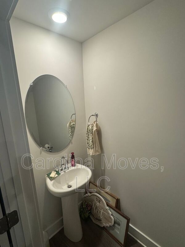 Building Photo - 29 Beachley Pl