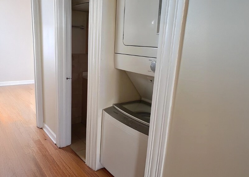 Building Photo - 4106 S Lake Park Ave