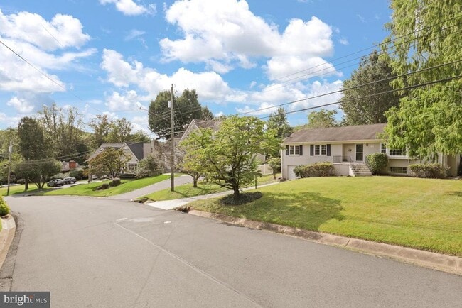 Building Photo - 6139 Tompkins Dr