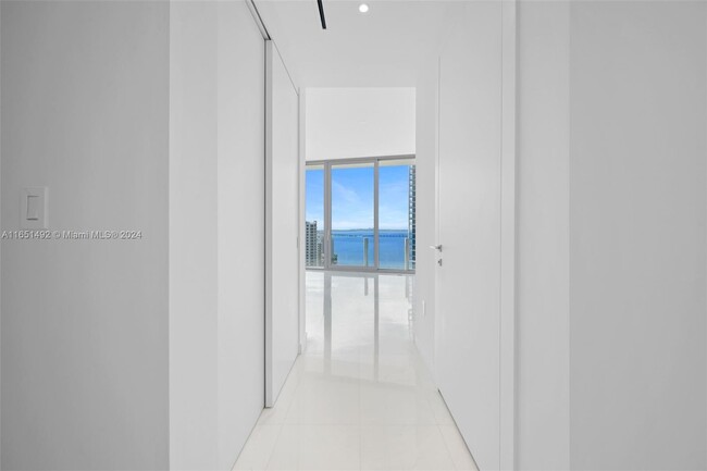 Building Photo - 300 Biscayne Blvd Way