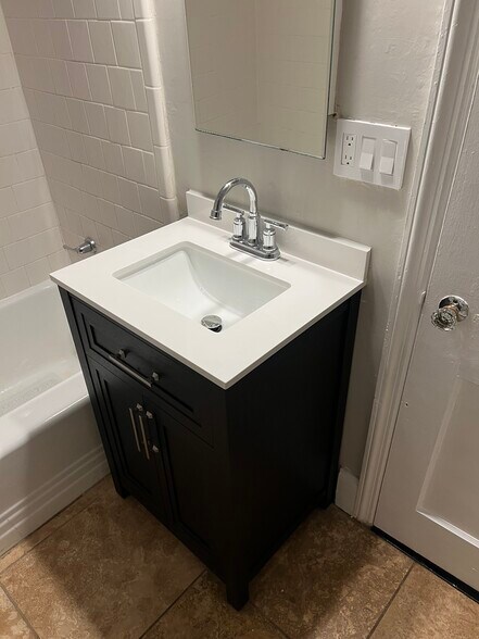 Building Photo - 1170 Monroe Dr NE