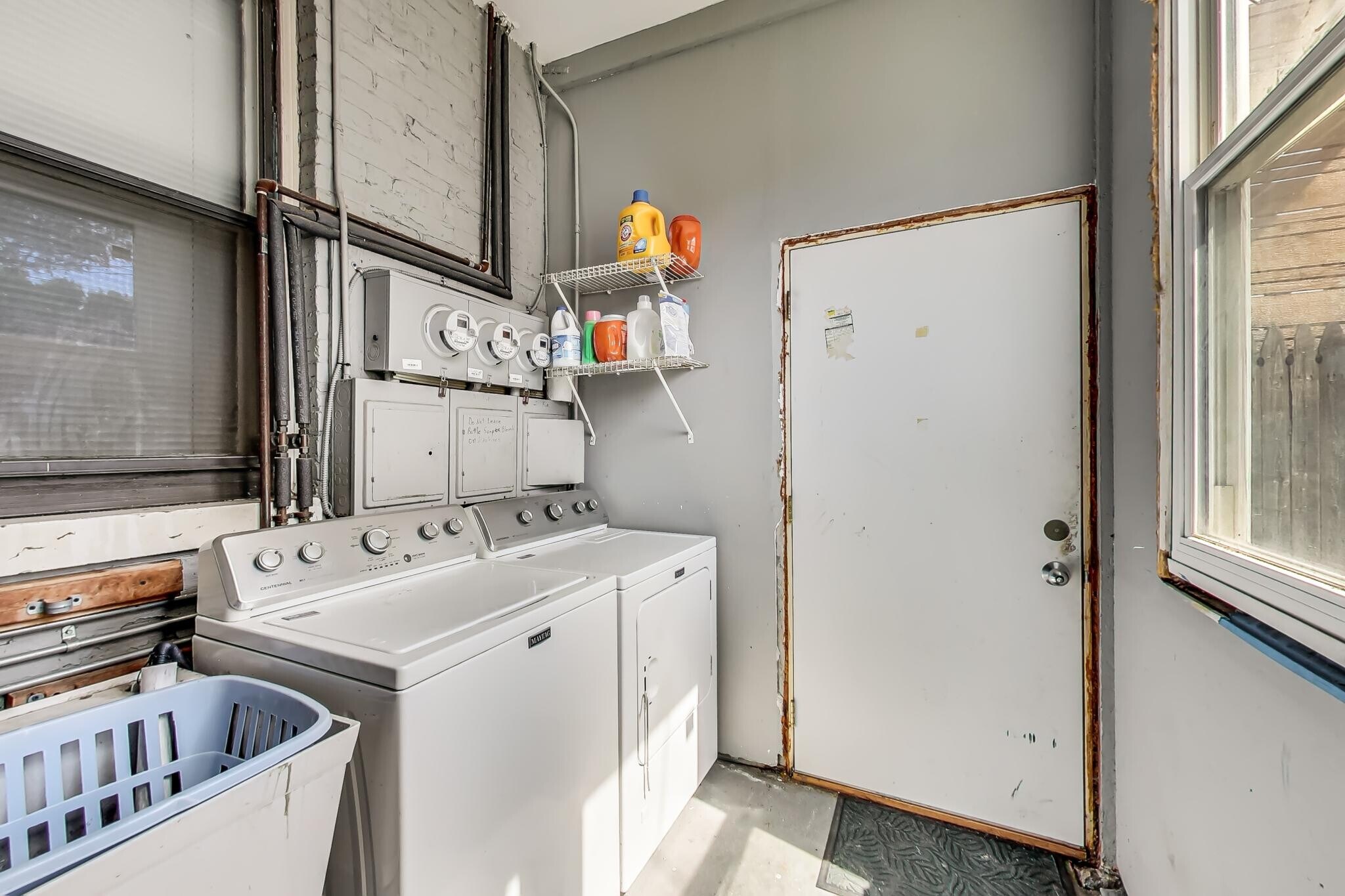 Building Photo - 2145 W Thomas St