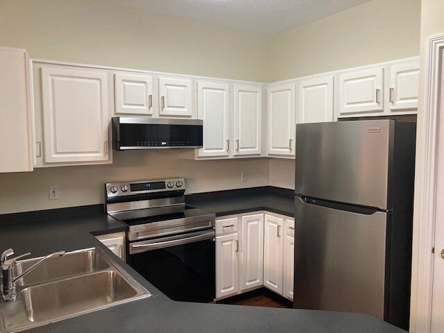 Building Photo - 2576 Woodruff Ct