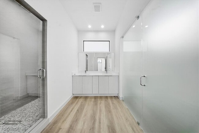 Building Photo - 1024 Halby Ave S