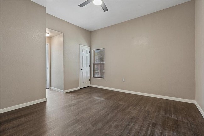 Building Photo - 1908 Ross Ave