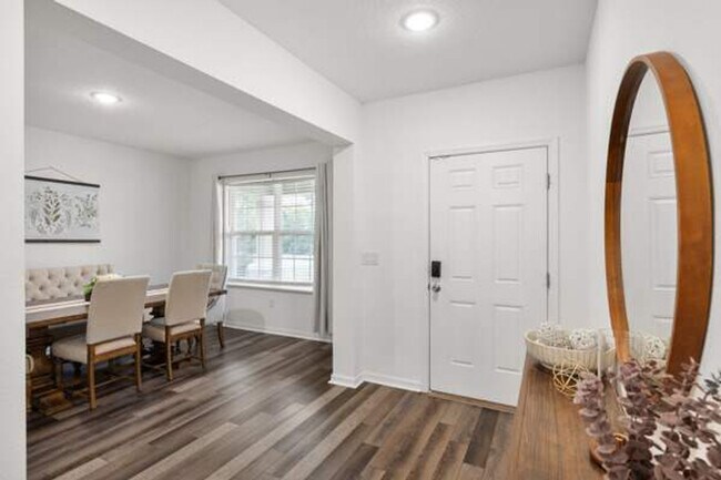 Building Photo - 14282 Coronado Dr