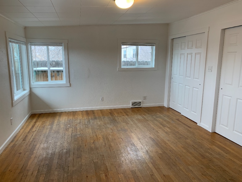 Building Photo - 1124 W Prospect Rd