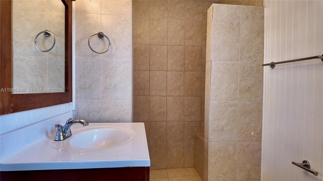 Building Photo - 1021 N Victoria Park Rd