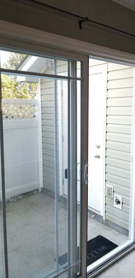 Building Photo - Townhome in great location!