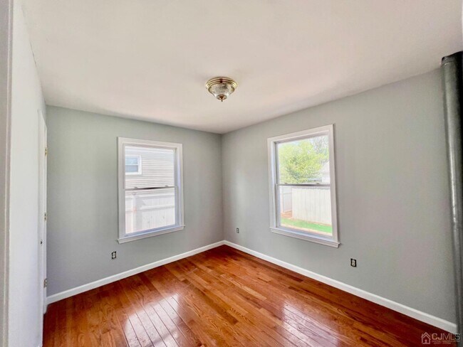 Building Photo - 52 Marconi Ave