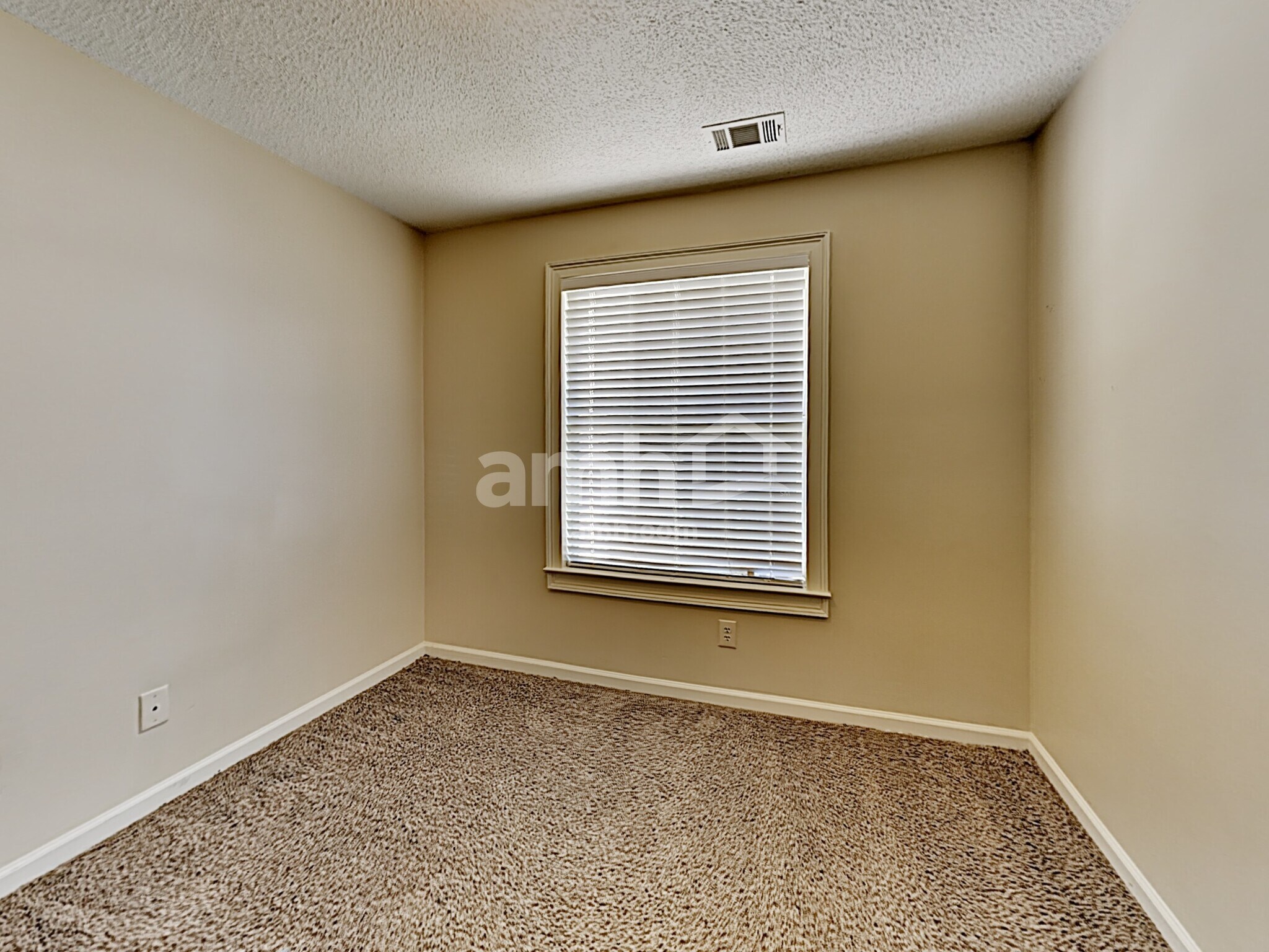 Building Photo - 724 Johnson Ct