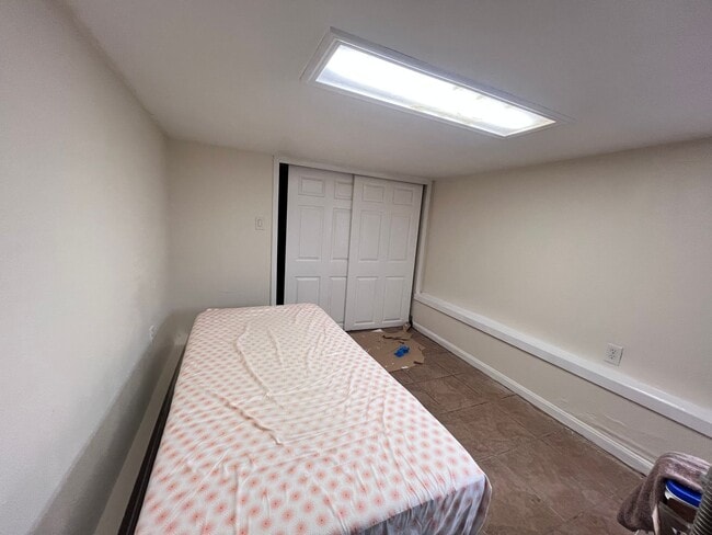 Building Photo - $1,000 OFF FIRST MONTH'S RENT!!!! Cozy 3 BD/2 BATH Single Family Home With 2 Floors Located in Al...