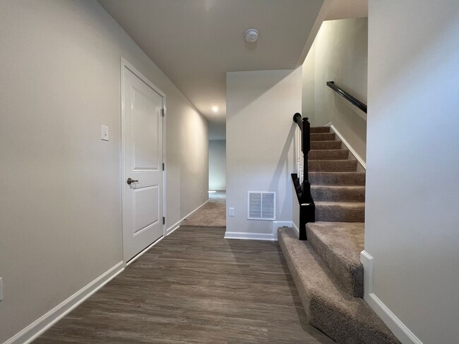 Building Photo - 225 Stonehurst Dr