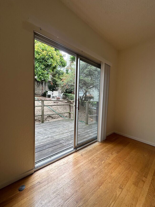 Building Photo - 1230 Hyde Street (744r)