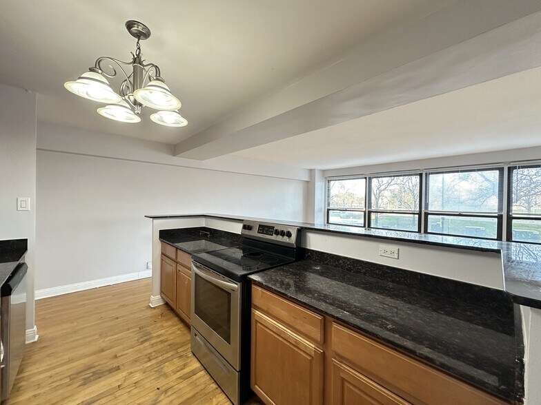 Building Photo - 4180 N Marine Dr
