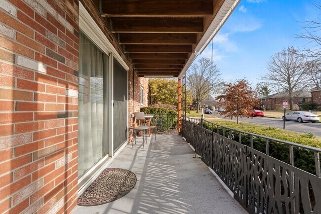 Building Photo - 18 Fountain Ln