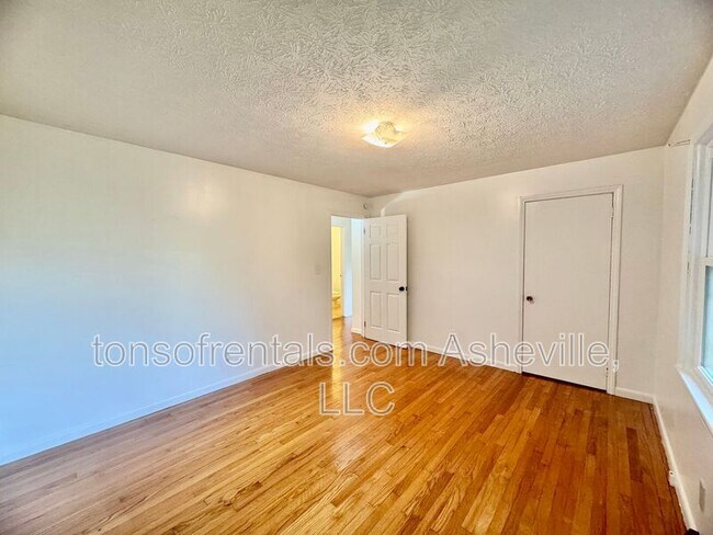 Building Photo - 1574 Lynn Rd