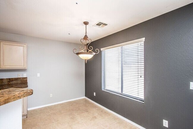 Building Photo - Welcome to this beautiful 4 bedroom, 3 bathroom home in San Tan Valley, AZ.