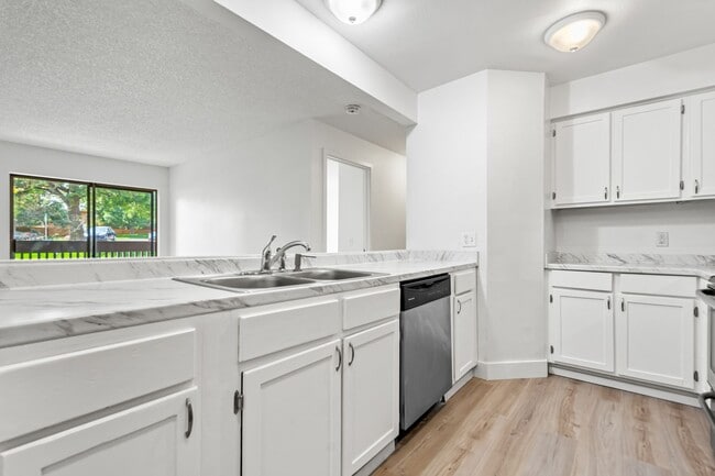 Building Photo - Huge 2 Bedroom condo right off Light Rail!