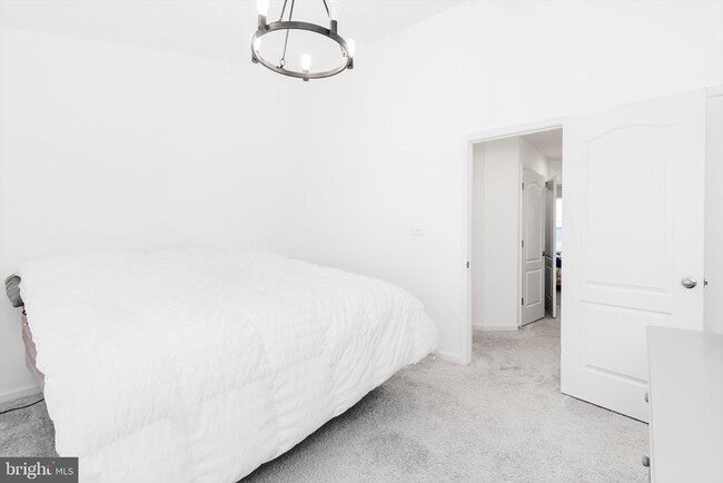 Building Photo - 18 Needle Ct