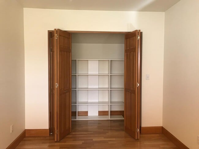 Building Photo - 3911 NE 9th Ave