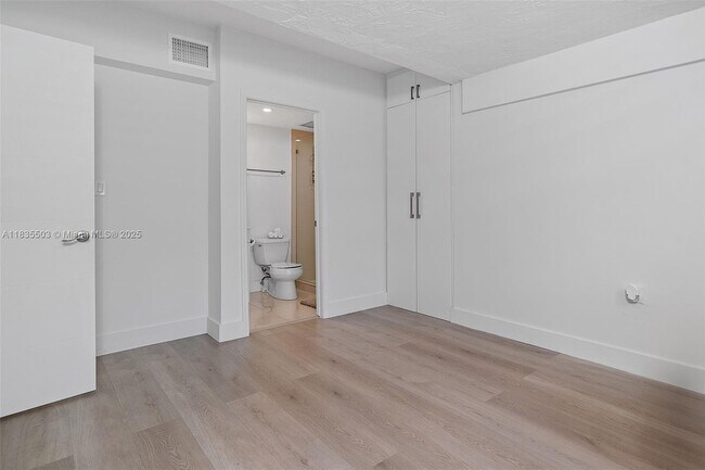 Building Photo - 5845 SW 88th St
