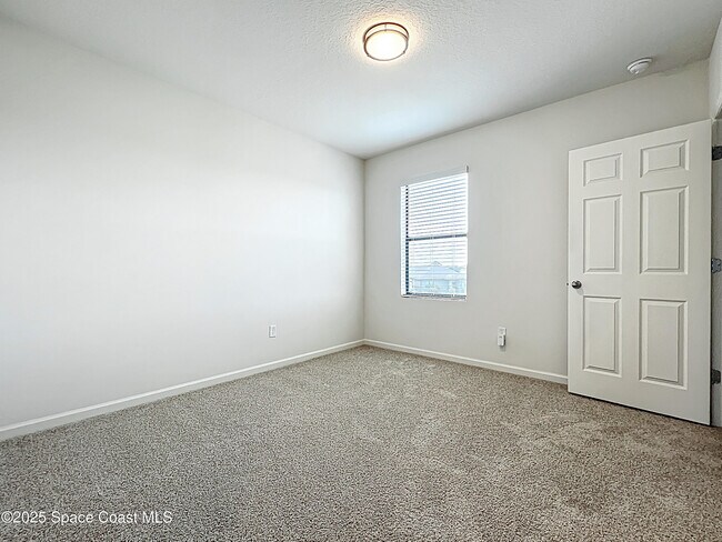 Building Photo - 870 Remington Green Dr SE