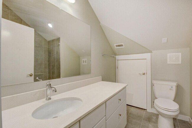 Building Photo - 901 Shoal Cliff Ct