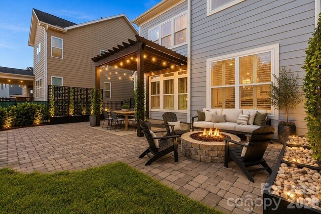 Building Photo - 5401 Meadowcroft Way